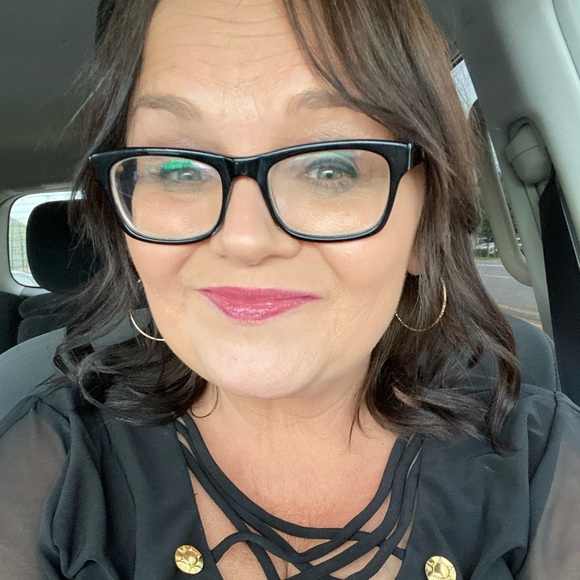 Meet your Posher, Kelly - Picture 2 of 4